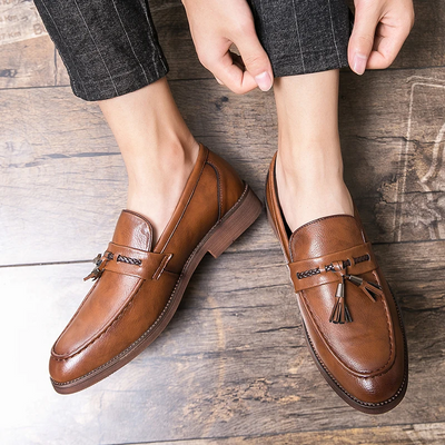 Mocasines de piel con borlas