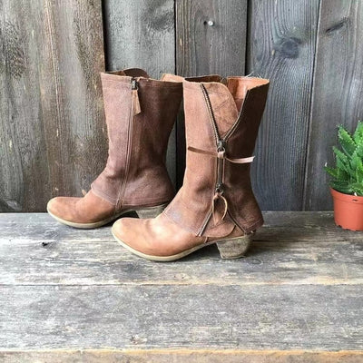 Botas altas de mujer color marrón con cremallera lateral y tacón bajo estilo boho